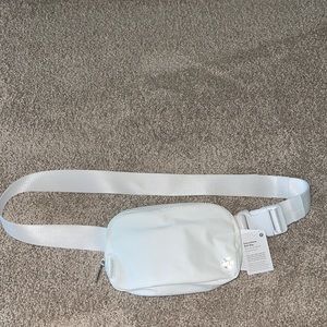 NewWithTags! Lululemon White Everywhere belt bag
